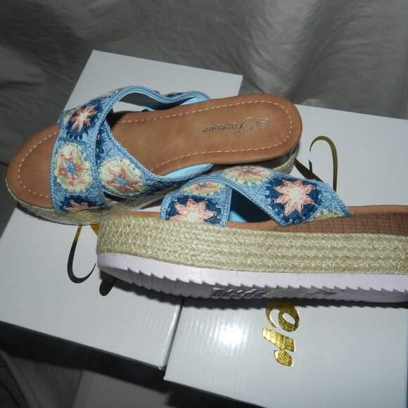 Forever Link Women's Phenomenal-67 Espadrilles Sandals Floral Blue🆕FAST😮‍💨⚡🚚 - Picture 5 of 16